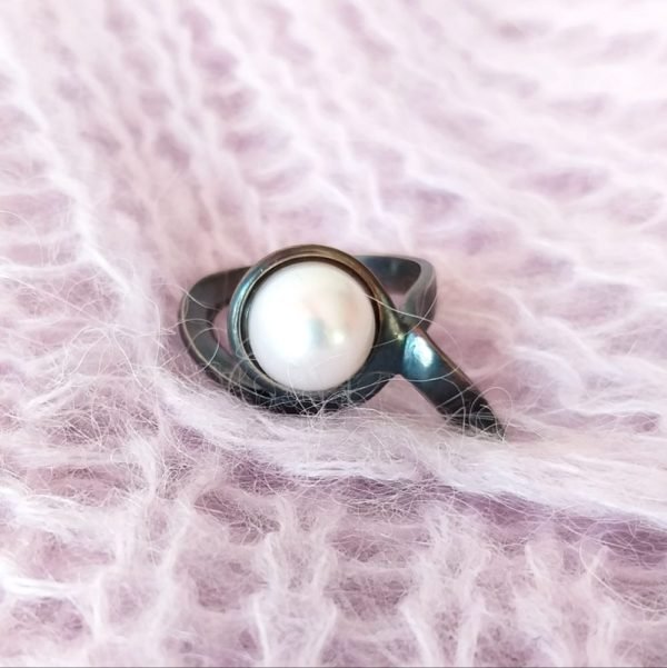 Bague avec perle naturelle